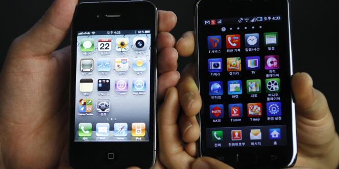 Un iPhone d'Apple (à gauche) et un terminal Samsung (à droite).