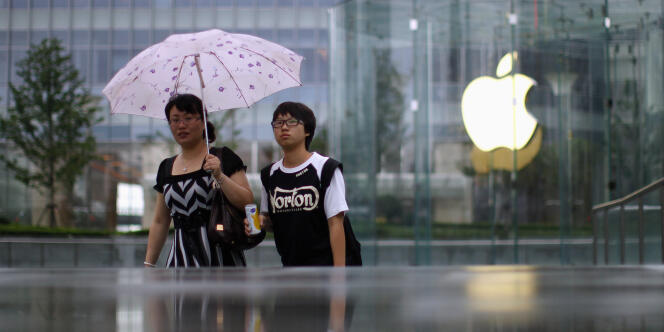 Des fournisseurs chinois de la firme Apple pratiquent des rejets toxiques. La façade de l'Apple Store de Shanghaï.