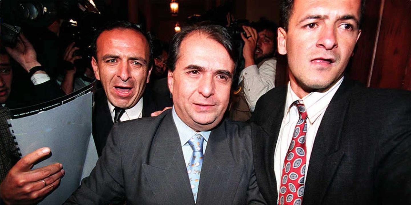 Vingt Ans Apres Le Parrain Politique De Pablo Escobar Rattrape Par La Justice Kısaca bilgi verdiğimize göre şimdi uyuşturucu baronu hakkındaki şaşırtıcı gerçeklere geçebiliriz. 2
