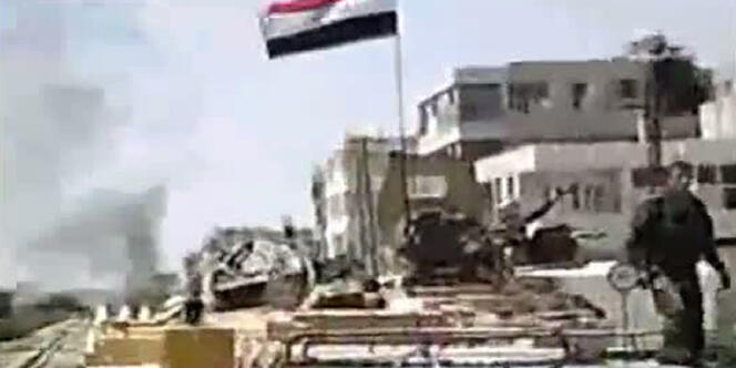 Extrait d'une vidéo mise en ligne le 19 août, montrant les forces de sécurité syrienne prenant position dans le centre de Hama, en Syrie.