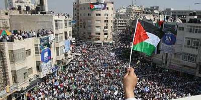A Ramallah, des milliers de Palestiniens défilent pour soutenir la reconnaissance de leur Etat par l'ONU, mercredi 21 septembre.