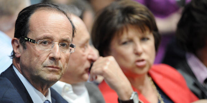 Pendant la primaire socialiste, François Hollande avait oscillé entre l'annonce de la suppression ou de la modification de la loi Hadopi alors que Martine Aubry s'était prononcée pour son abrogation.
