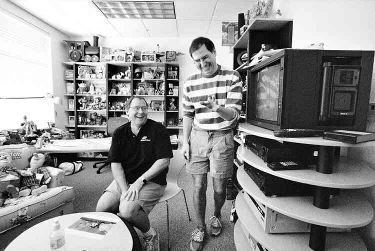  
5. En 1997, au côté de John Lasseter, alors directeur artistique de Pixar. Steve Jobs a participé à la création du studio d'animation en 1986. Photo: Diana Walker/SJ/Contour by Getty Images