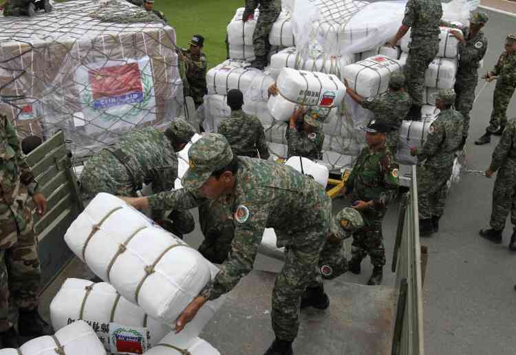 Des soldats chinois ont été dépêchés sur place, à Phnom Penh. Pékin a déjà envoyé 8 millions de dollars pour venir en aide aux victimes des inondations alors que le Cambodge n'a pas lancé d'appel à l'aide auprès de la communauté internationale.