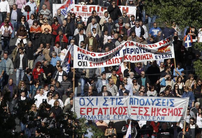 Mercredi 19 octobre à la mi-journée, au moins 125 000 personnes manifestaient en Grèce selon la police.