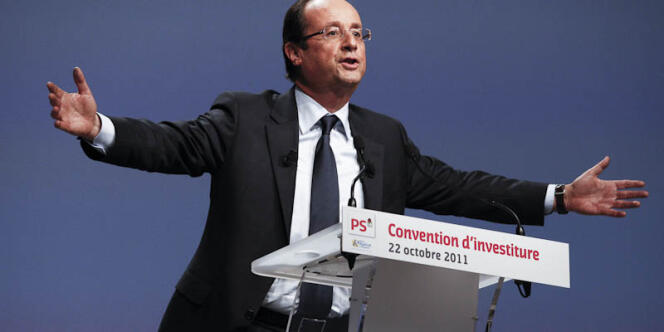 François Hollande, pendant son discours d'investiture comme candidat socialiste à l'élection présidentielle, le 22 octobre à Paris.