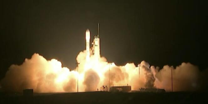 La fusée Delta II de United Launch Alliance transportant le satellite NPP s'est arrachée de son pas de tir à 9 h 48 GMT.