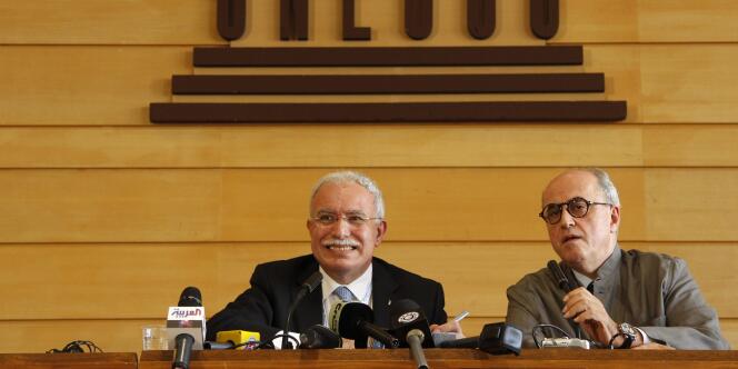 Le ministre des affaires étrangères de l'Autorité palestinienne, Riyad Al-Malki, et l'ambassadeur palestinien auprès de l'Unesco, Elias Sanbar, lundi 31 octobre.