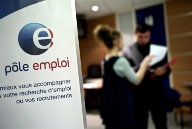 Avec les DOM, le taux de chômage atteint 10,9 % au deuxième trimestre, selon les chiffres de l'Insee.