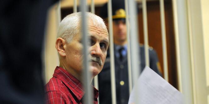 Ales Bialiatski, 49 ans, dans un tribunal de Minsk, le 2 novembre 2011.