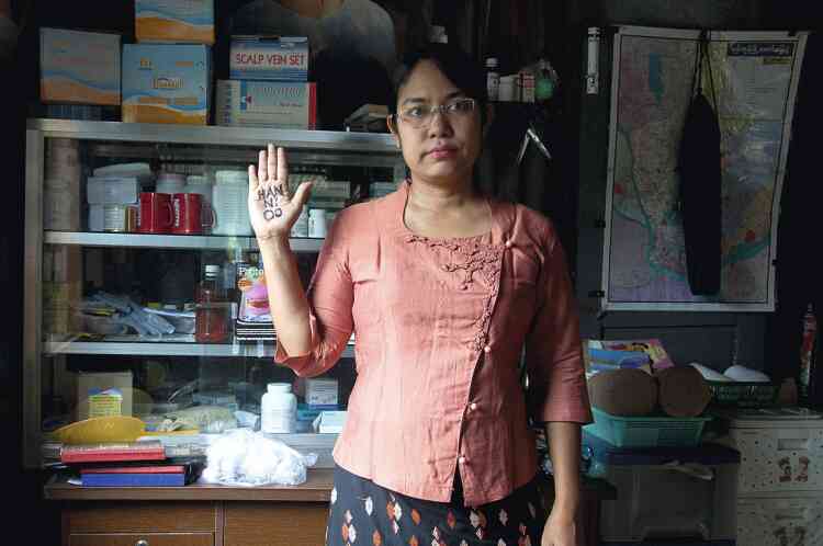 3/ Phyu Phyu Thin a été arrêtée pour avoir organisé des veillées de prières pour obtenir la libération d'Aung San Suu Kyi en 2007. Elle s'occupe aujourd'hui d'un centre d'aide aux malades du sida à Rangoun. Photo :James Mackay/Getty images