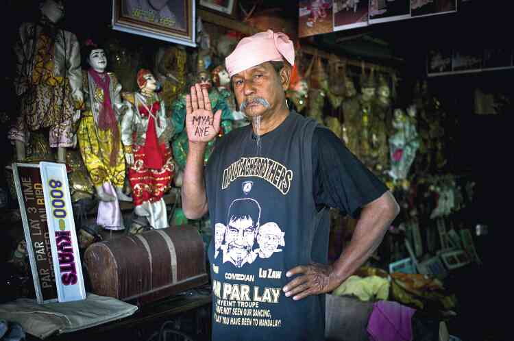1/ Par Par Lay est un des acteurs les plus connus du pays.  Il a été arrêté en 1996 pour avoir fait des blagues sur le régime.  Ce qui lui a valu de passer cinq ans dans un camp de travail. Photo :James Mackay/Getty images
