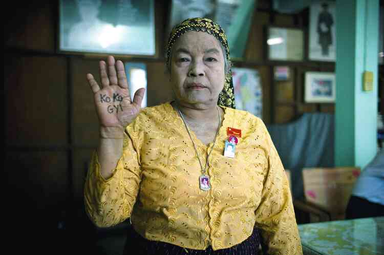 5/ Daw Cho Cho Myint est membre de la Ligue nationale pour la démocratie, le parti politique fondé en 1988 par Aung San Suu Kyi après l'écrasement de la " révolution safran ". Photo :James Mackay/Getty images