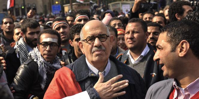 Mohamed ElBaradei, prix Nobel de la paix, a donné sa démission, mercredi 14 août 2013, du gouvernement de transition mené par les militaires après la répression sanglante des manisfestations des pro-Morsi au Caire.