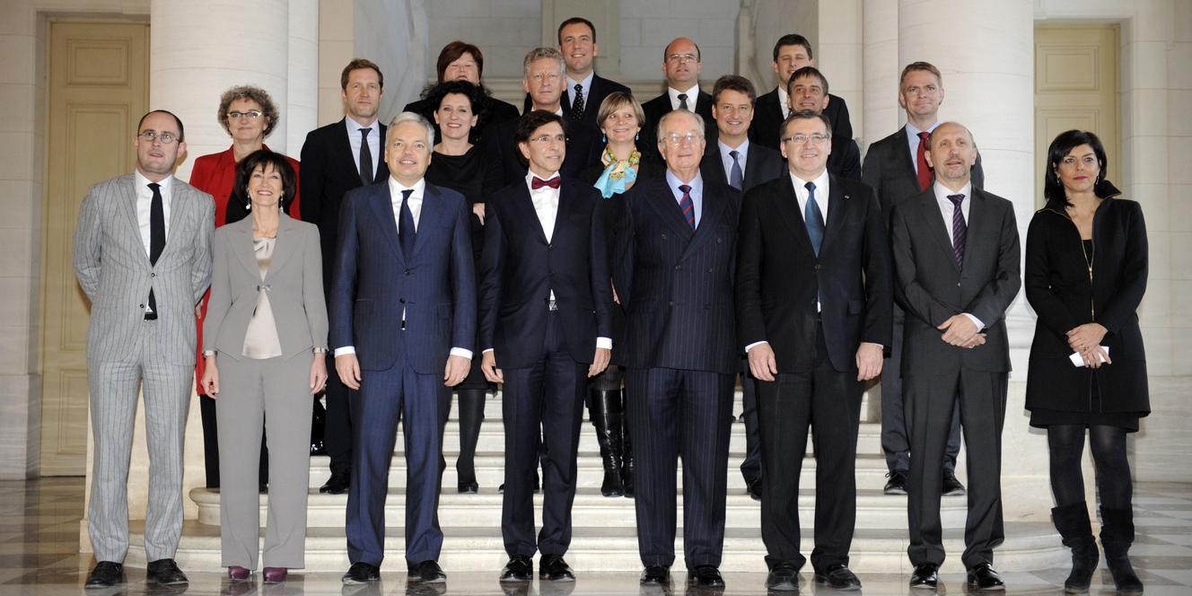 Le nouveau gouvernement belge prête serment après une crise record