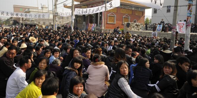 Manifestation de villageois à Wukan, dans la province chinoise du Guangdong, le 16 décembre 2011.