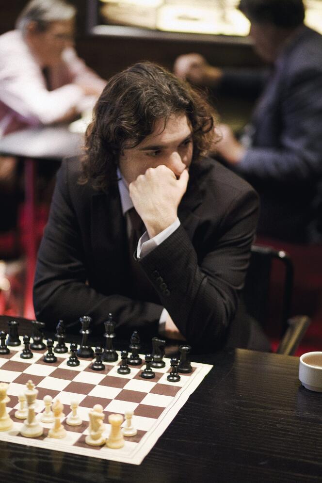 Jacques Bernard est l'auteur d'une thèse intitulée Socio-Anthropologie des joueurs d'échecs (L'Harmattan, 2005).