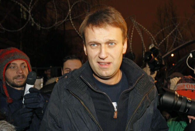 Alexeï Navalny, à sa sortie de prison à Moscou où il fut incarcéré quelques jours en décembre 2011.