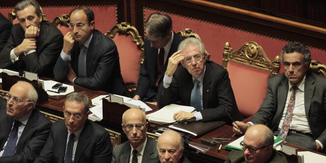 Mario Monti, celui qui se gratte le front, et son gouvernement ont publié leur déclaration de patrimoine.