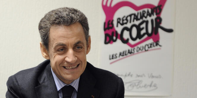 Nicolas Sarkozy s'est rendu sur la plate-forme logistique des Restos du Coeur, jeudi 22 décembre, à Vitry-sur-Seine (Val-de Marne). 