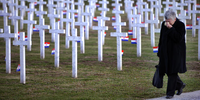 Dans un cimetière où sont enterrées des victimes de la guerre de 1991, le 17 novembre.