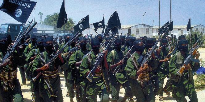 Des combattants islamistes chabab à l'entraînement dans un village situé à 25 km de Mogadiscio, le 17 février 2011.