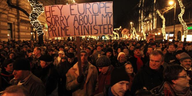 Manifestation contre la nouvelle constitution hongroise, le 2 janvier à Budapest. 