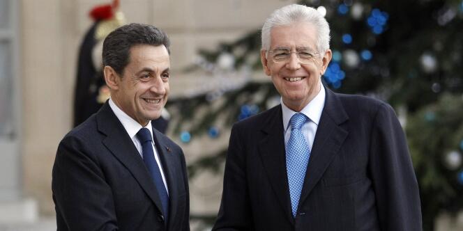 Nicolas Sarkozy avec le président du Conseil italien, Mario Monti, vendredi 6 janvier à l'Elysée.