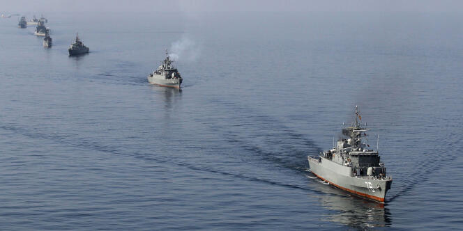 Des navires iraniens en manœuvre dans le détroit d'Ormuz, le 3 janvier.