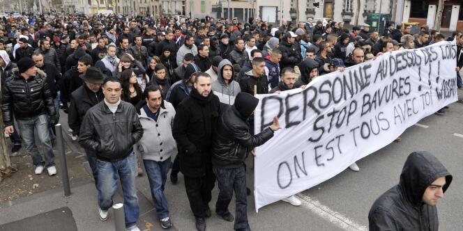 Quelque 500 à 600 personnes avaient défilé le 7 janvier 2012 à Clermont-Ferrand en soutien à Wissam El-Yamni, arrêté de façon 