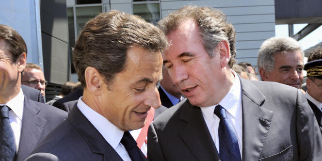 Nicolas Sarkozy et François Bayrou, à l'usine Turbomeca, à Bordes (Pyrénées-Atlantiques), le 22 juin 2010.