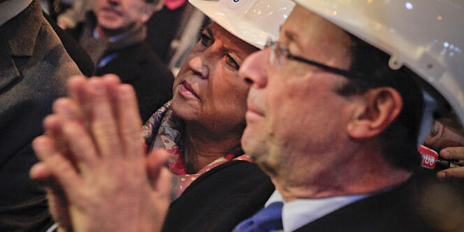 Mme Aubry et M. Hollande visitent l'entreprise Akers de Thionville, mardi 17 janvier.