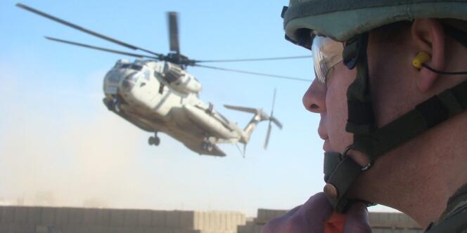 Un hélicoptère de l'ISAF à proximité d'une base de l'OTAN, le 19 janvier.