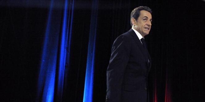 Nicolas Sarkozy à Cayenne (Guyane), le 22 janvier 2012, entre sur scène pour présenter ses vœux à l'Outre-Mer.