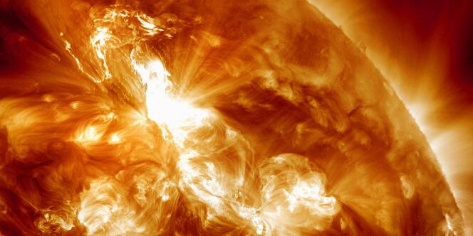 Cette image, fournie par la NASA, a été prise dimanche 22 janvier, et montre l'éruption dans l'hémisphère Nord du soleil.