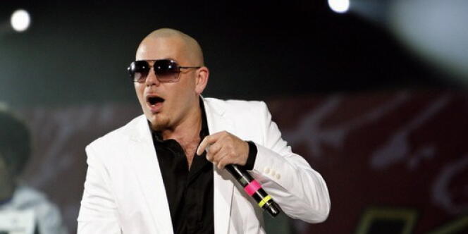 Le rappeur Pitbull inonde les loges de NRJ Music Awards d'un son torride de 