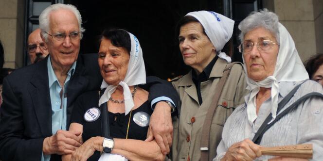 Lundi 30 janvier, les Mères de la place de Mai ont affiché leur soutien à Buenos Aires au juge espagnol Baltasar Garzon.
