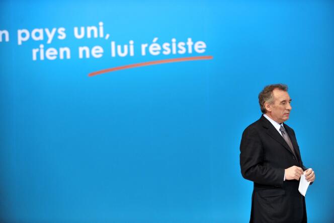 François Bayrou, candidat centriste à l’élection présidentielle, lors d'un meeting à Clermond-Ferrand, lundi 30 janvier. 