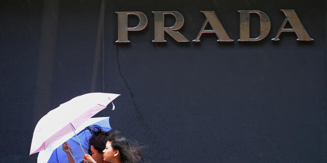 Le groupe Prada, icône du chic italien, compte doubler le nombre de boutiques en propre d'ici à cinq ans.