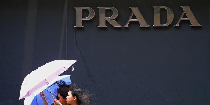 Prada L Icone Du Chic Italien Profite A Plein De La Mondialisation