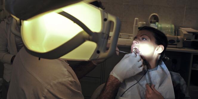 Une séance chez le dentiste.
