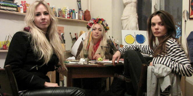 Sasha, Inna et Oksana, à Kiev, le 16 février.