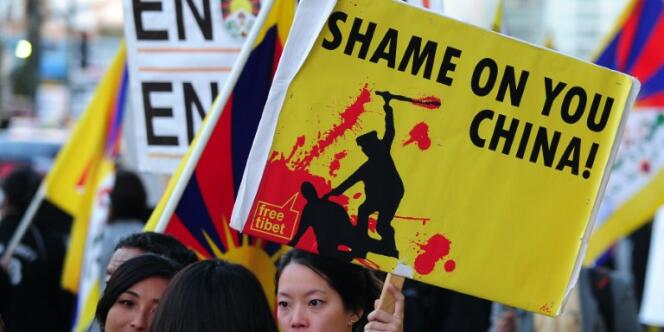 Manifestation pro-Tibet à Los Angeles, à l'occasion de l'arrivée du vice-président chinois Xi Jinping le 16 février.