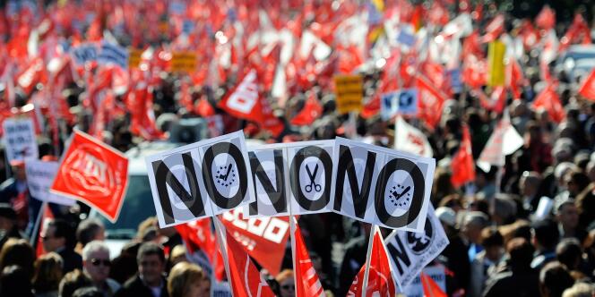 Des milliers de personnes se sont réunies à Madrid le 19 février pour protester contre la réforme du travail.