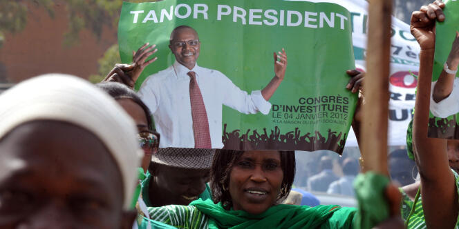 Affiche du candidat Ousmane Tanor Dieng lors du congrès d'investiture du parti socialiste le 4 janvier 2012, à Dakar.
