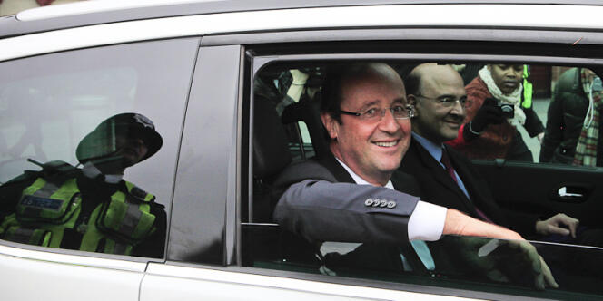 François Hollande et Pierre Moscovici, le 29 février, à Londres. 