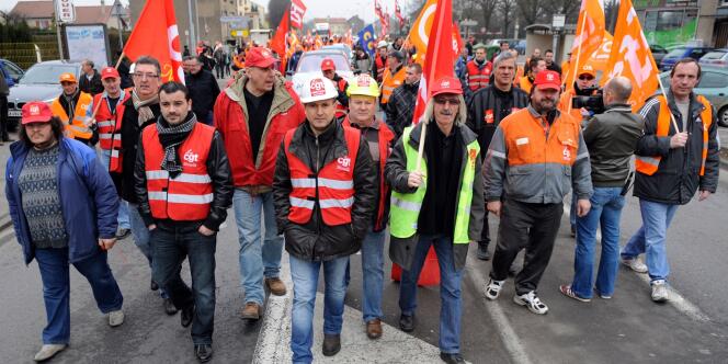 Les ouvriers d'ArcelorMittal lors d'une manifestation, le 29 février2012, à Florange (Moselle).