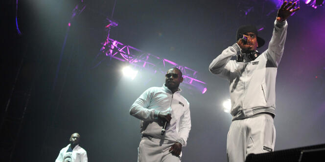 Trois des huit membres du groupe de rap Sexion d'assaut en concert au Printemps de Bourges, en avril 2011.