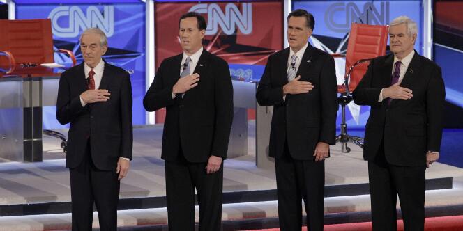 Les candidats à l'investiture républicaine, Ron Paul, Rick Santorum, Mitt Romney et Newt Gingrich, lors du débat à Charleston, en Caroline du Sud, le 19 janvier.