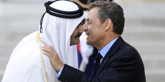 Le président Nicolas Sarkozy reçoit l'émir du Qatar, Hamad Ben Khalifa Al-Thani, le 1er septembre 2011 à l'Elysée.
